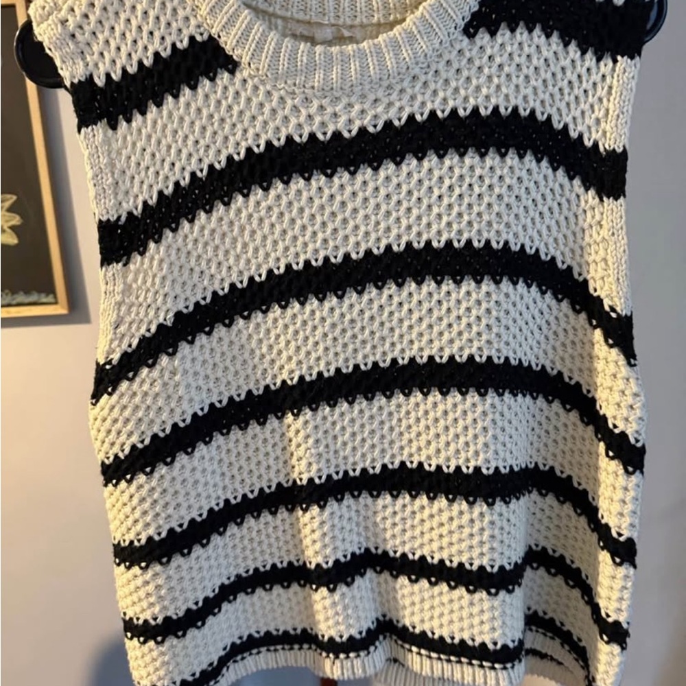 LA MIEL Black and White Knit Tank Top